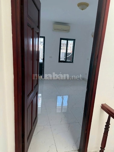 Bán nhà gần bến xe Yên Nghĩa, gần mặt đường quốc lộ thuận tiện đi lại