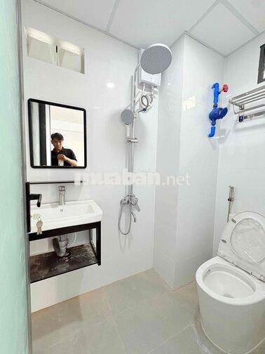 CHO THUÊ PHÒNG BAN CÔNG CỬA SỔ VƯỜN LÀI ĐH NGUYỄN TẤT THÀNH