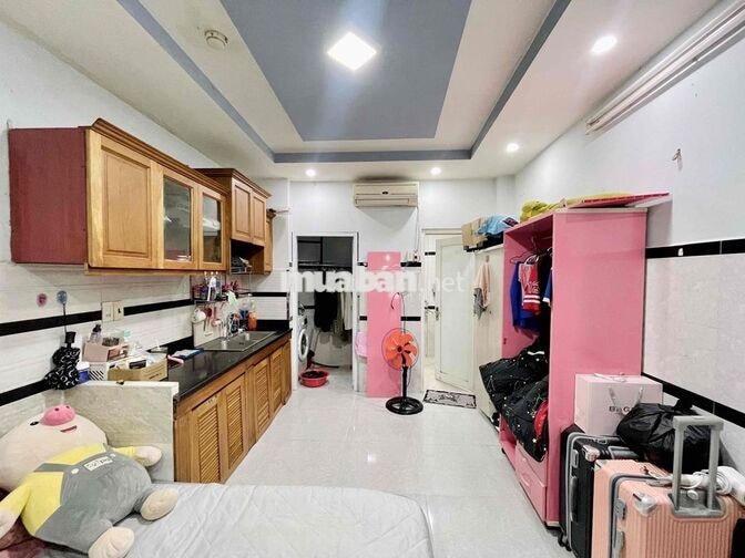 CHO THUÊ PHÒNG STUDIO RỘNG 30m2 MÁY GIẶT RIÊNG ĐI BỘ TỚI UEH CƠ SỞ B