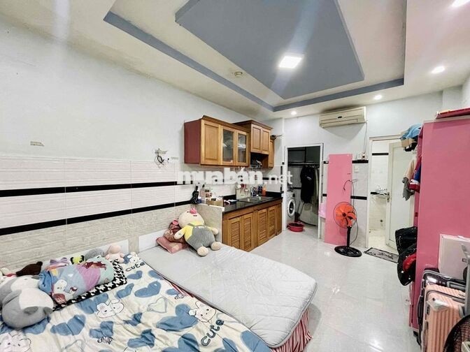 CHO THUÊ PHÒNG STUDIO RỘNG 30m2 MÁY GIẶT RIÊNG ĐI BỘ TỚI UEH CƠ SỞ B