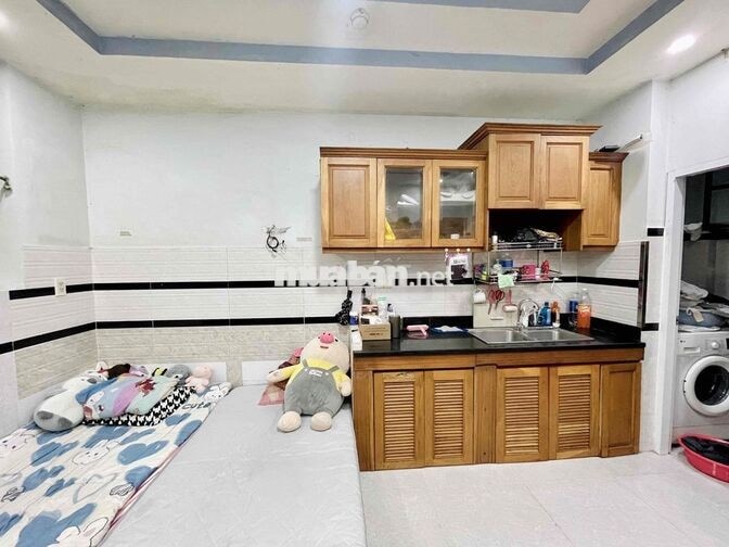 CHO THUÊ PHÒNG STUDIO RỘNG 30m2 MÁY GIẶT RIÊNG ĐI BỘ TỚI UEH CƠ SỞ B