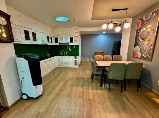 Cho thuê C/c Cộng Hoà Plaza căn 3PN giá thuê 15tr/th. Nội thất tốt.
