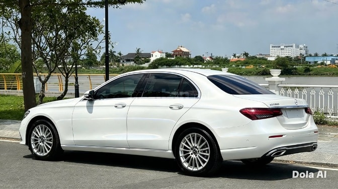 Bán xe Mercedes-Benz E200 Exclusive, còn bảo hành chính hãng 