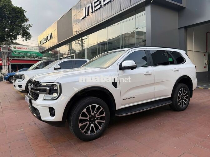 Ford Everest Platinum 2026 Trắng 13.000 km