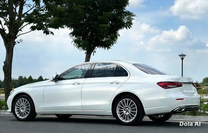 Bán xe Mercedes-Benz E200 Exclusive, còn bảo hành chính hãng 