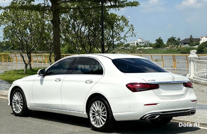 Bán xe Mercedes-Benz E200 Exclusive, còn bảo hành chính hãng 