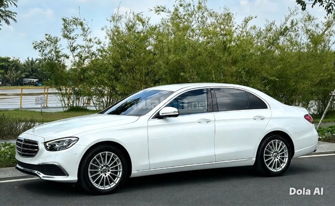 Bán xe Mercedes-Benz E200 Exclusive, còn bảo hành chính hãng 