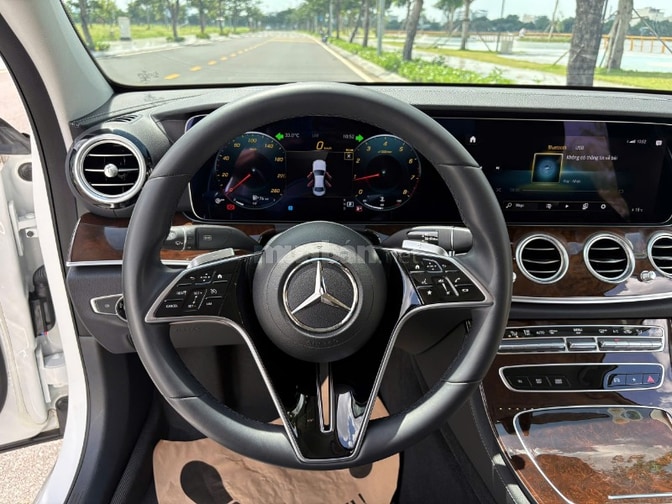 Bán xe Mercedes-Benz E200 Exclusive, còn bảo hành chính hãng 