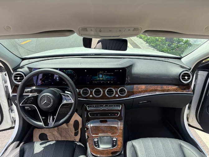 Bán xe Mercedes-Benz E200 Exclusive, còn bảo hành chính hãng 