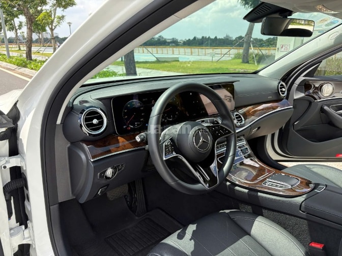 Bán xe Mercedes-Benz E200 Exclusive, còn bảo hành chính hãng 