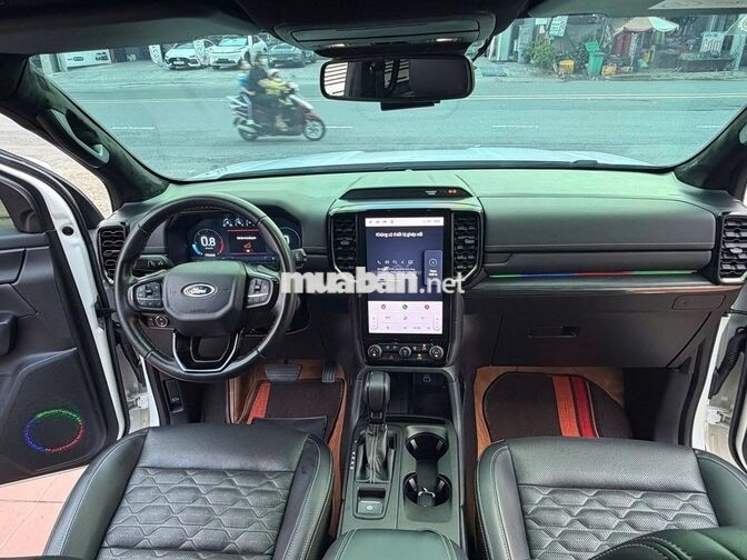 Ford Everest Platinum 2026 Trắng 13.000 km
