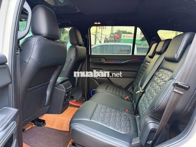 Ford Everest Platinum 2026 Trắng 13.000 km