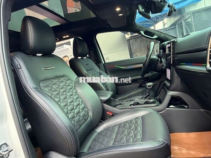 Ford Everest Platinum 2026 Trắng 13.000 km