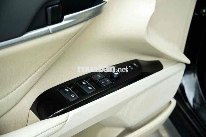 Toyota Camry 2.5Q 2020 Đen Tự động 8 cấp
