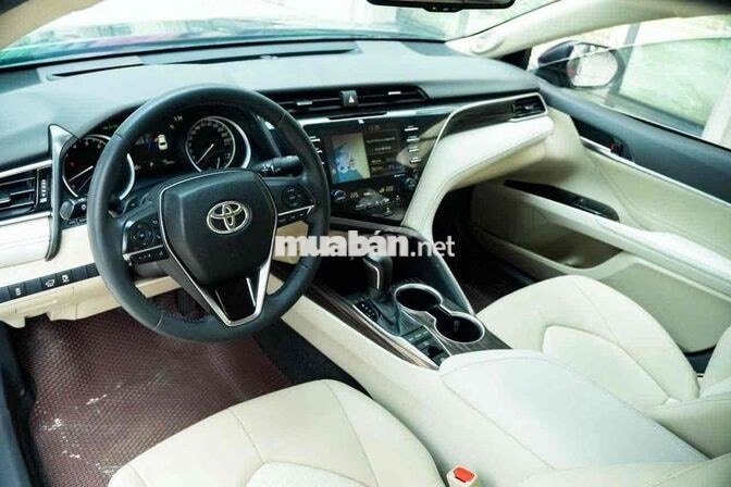 Toyota Camry 2.5Q 2020 Đen Tự động 8 cấp