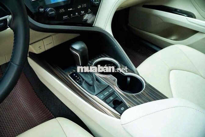 Toyota Camry 2.5Q 2020 Đen Tự động 8 cấp
