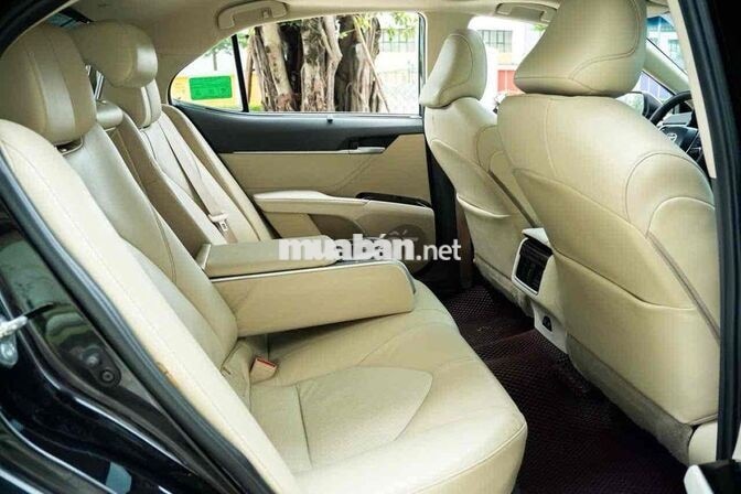 Toyota Camry 2.5Q 2020 Đen Tự động 8 cấp