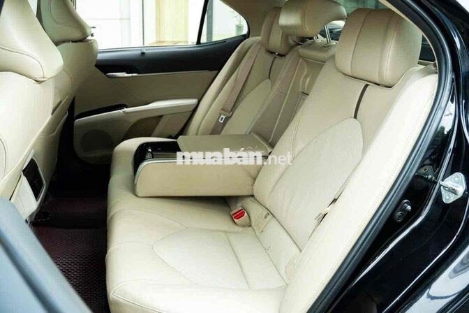 Toyota Camry 2.5Q 2020 Đen Tự động 8 cấp