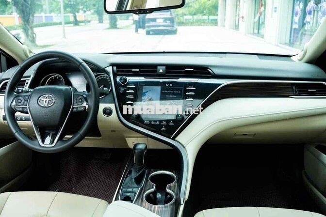 Toyota Camry 2.5Q 2020 Đen Tự động 8 cấp