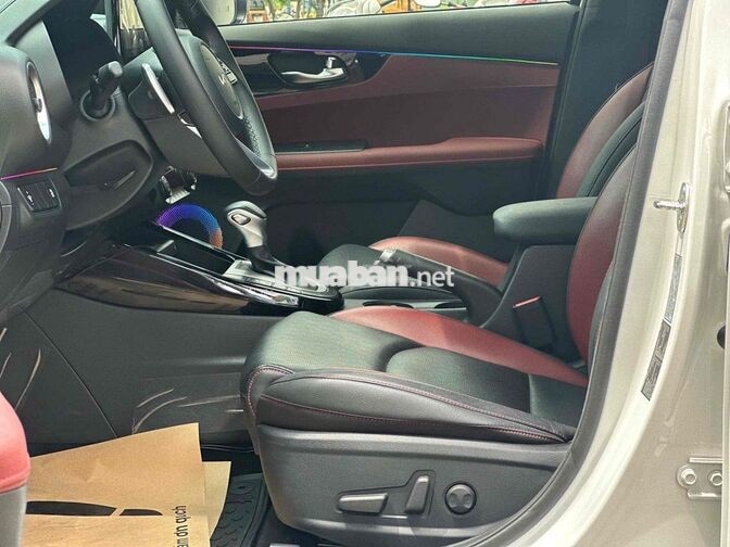 Kia K3 Premium 2024 Trắng 5.000km