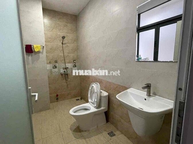văn phòng 110m2 ngăn kính máy lạnh sẵn tại Vạn Phúc City