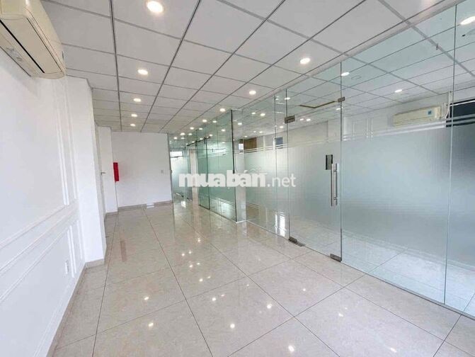 văn phòng 110m2 ngăn kính máy lạnh sẵn tại Vạn Phúc City
