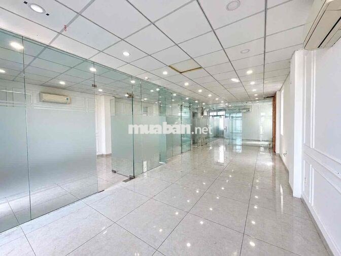 văn phòng 110m2 ngăn kính máy lạnh sẵn tại Vạn Phúc City