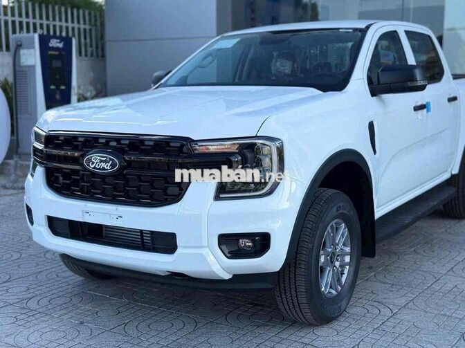 Ford Ranger XLS New Trắng