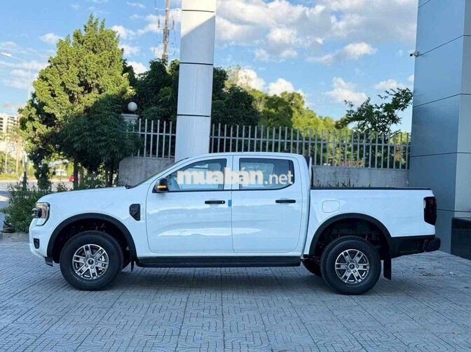Ford Ranger XLS New Trắng