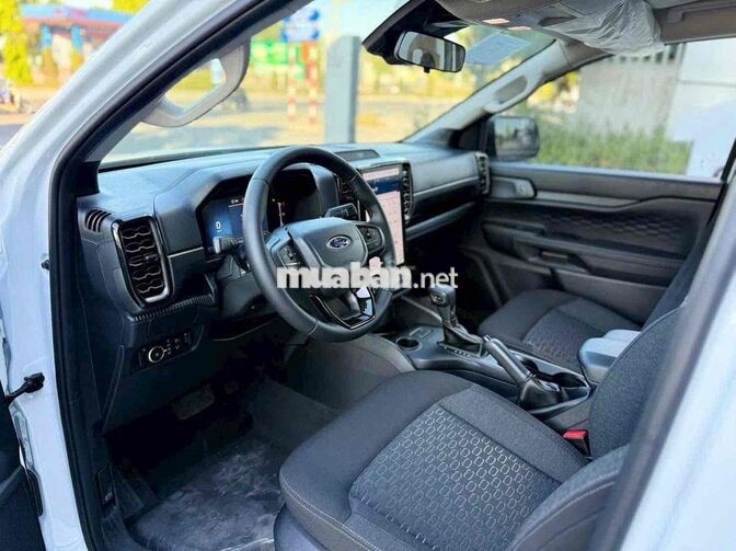 Ford Ranger XLS New Trắng