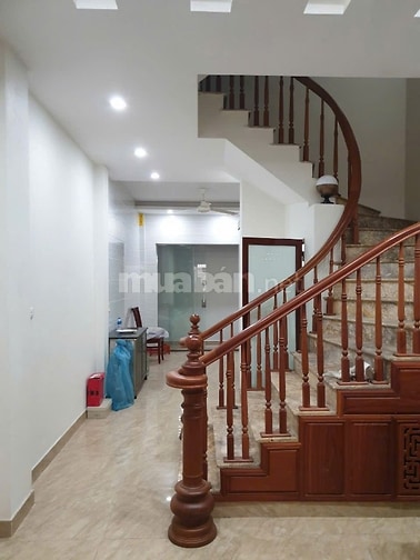 Nhà trong ngõ phố hoa bằng . Dt. 70 m2 * 4 tầng . Tk sân cổng  ô tô gâ