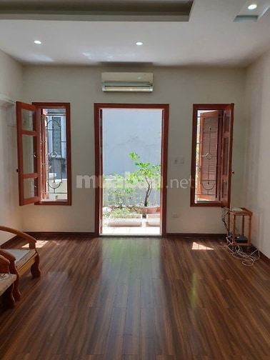 Nhà trong ngõ phố hoa bằng . Dt. 70 m2 * 4 tầng . Tk sân cổng  ô tô gâ