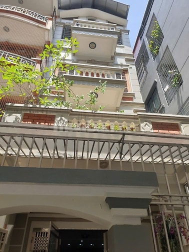 Nhà trong ngõ phố hoa bằng . Dt. 70 m2 * 4 tầng . Tk sân cổng  ô tô gâ