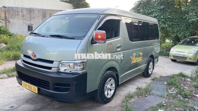Xe khách Toyota Hiace Bạc