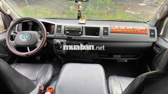 Xe khách Toyota Hiace Bạc