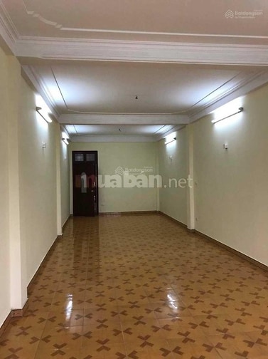 VP 30m2 tòa nhà mặt phố Ngô Gia Tự chỉ 1tr8