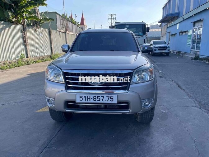Ford Everest 7 chỗ Tự động Dầu Vàng cát