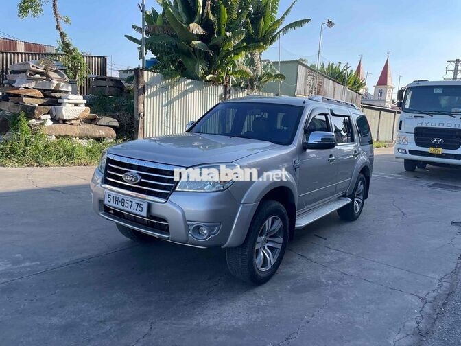 Ford Everest 7 chỗ Tự động Dầu Vàng cát