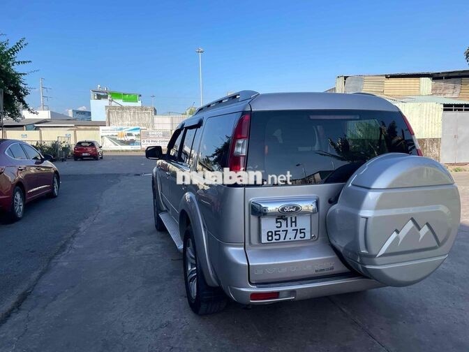 Ford Everest 7 chỗ Tự động Dầu Vàng cát