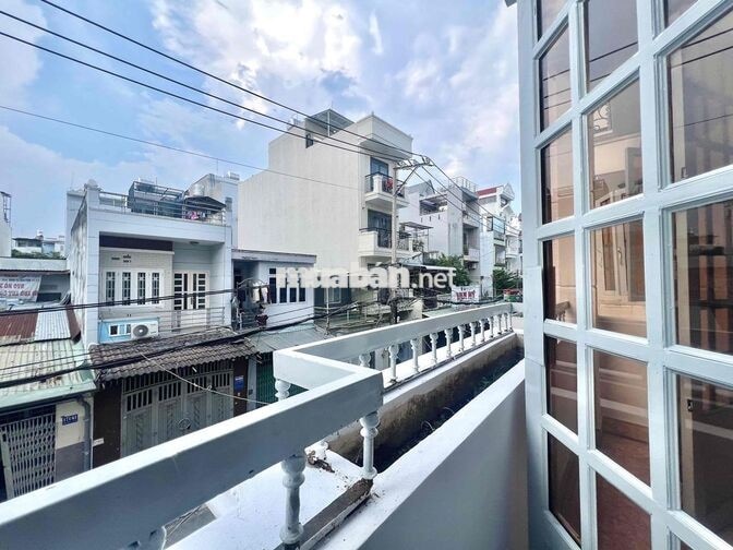 Studio ban công, không nội thất giá rẻ, thoáng mát, nhà đang set up