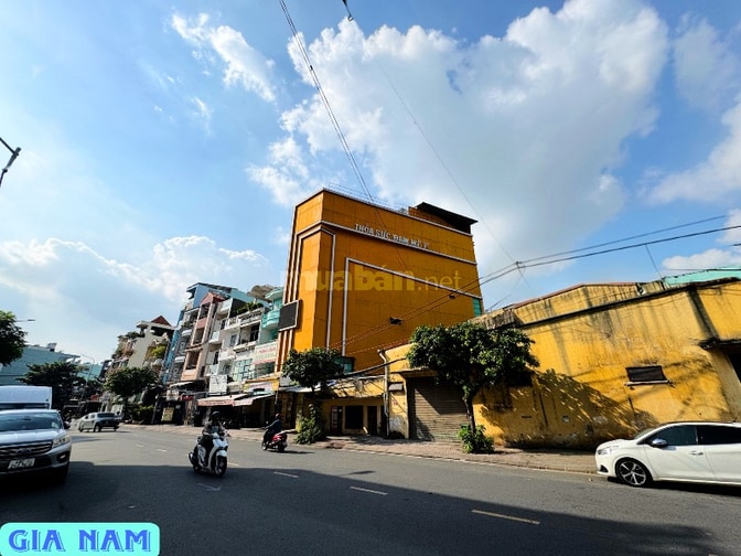 BÁN NHÀ MẶT TIỀN KINH DOANH : 26 CHỢ LỚN - P. 11 - Q. 6 - TPHCM
