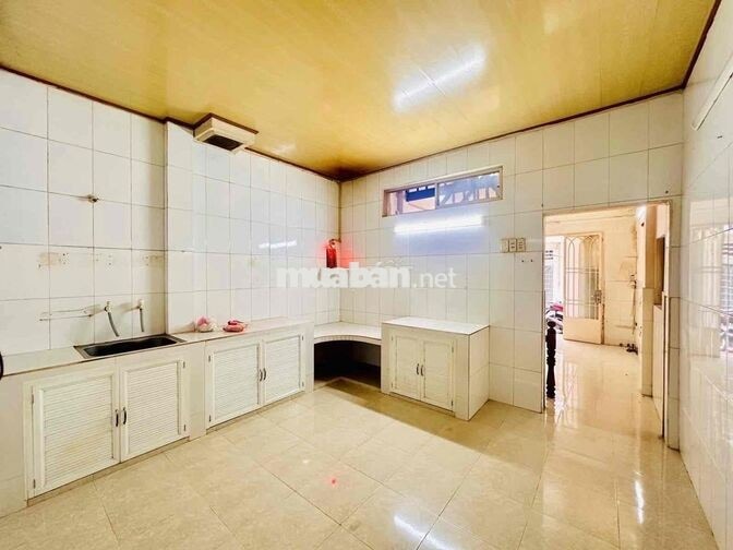 Nhà ngon tiện sửa siêu phẩm • Hẻm 3m • Đối diện UBND Quận • 2 Tầng • 2