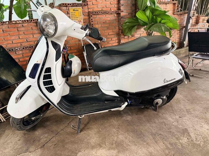 Piaggio Vespa GTS 125 Trắng
