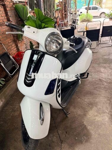 Piaggio Vespa GTS 125 Trắng