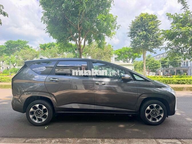 Hyundai Stargazer 1.5 Đặc Biệt 2022 Xám 7 chỗ