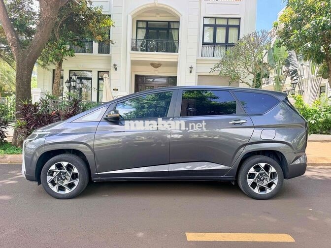 Hyundai Stargazer 1.5 Đặc Biệt 2022 Xám 7 chỗ