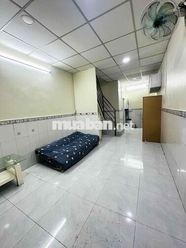 Cho Thuê Nhà Nguyên Căn, Gần Đại Học Mở, 1 Máy Lạnh, 1 Bộ Sofa, 2 PN