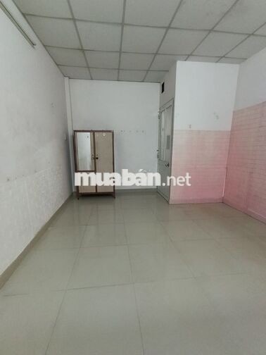 Phòng trọ chính chủ ngay trung tâm Quận 1, có máy lạnh, giá 2tr6