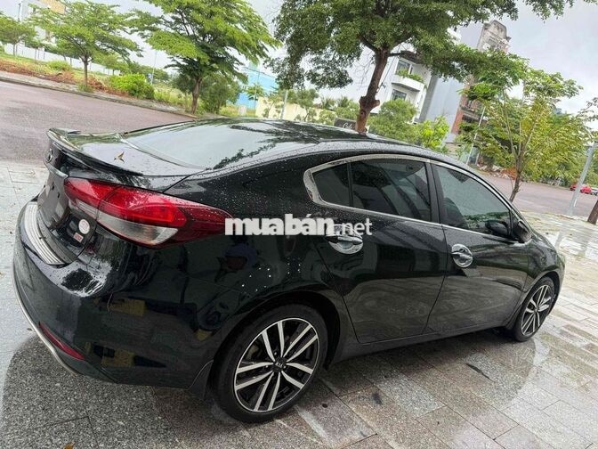 Kia Cerato 2024 Đen 5 chỗ Tự động Xăng