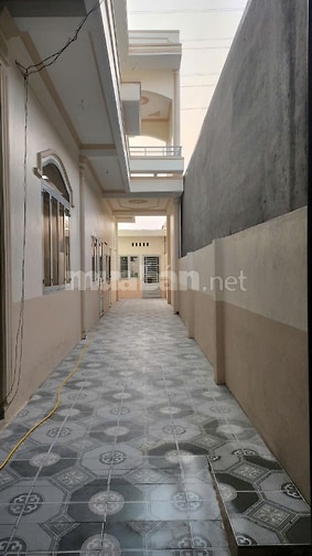 Cho thuê kho 400m2 mt QL1A đg xe cont 40f 24h/24h có điện 3f giá:35tr 